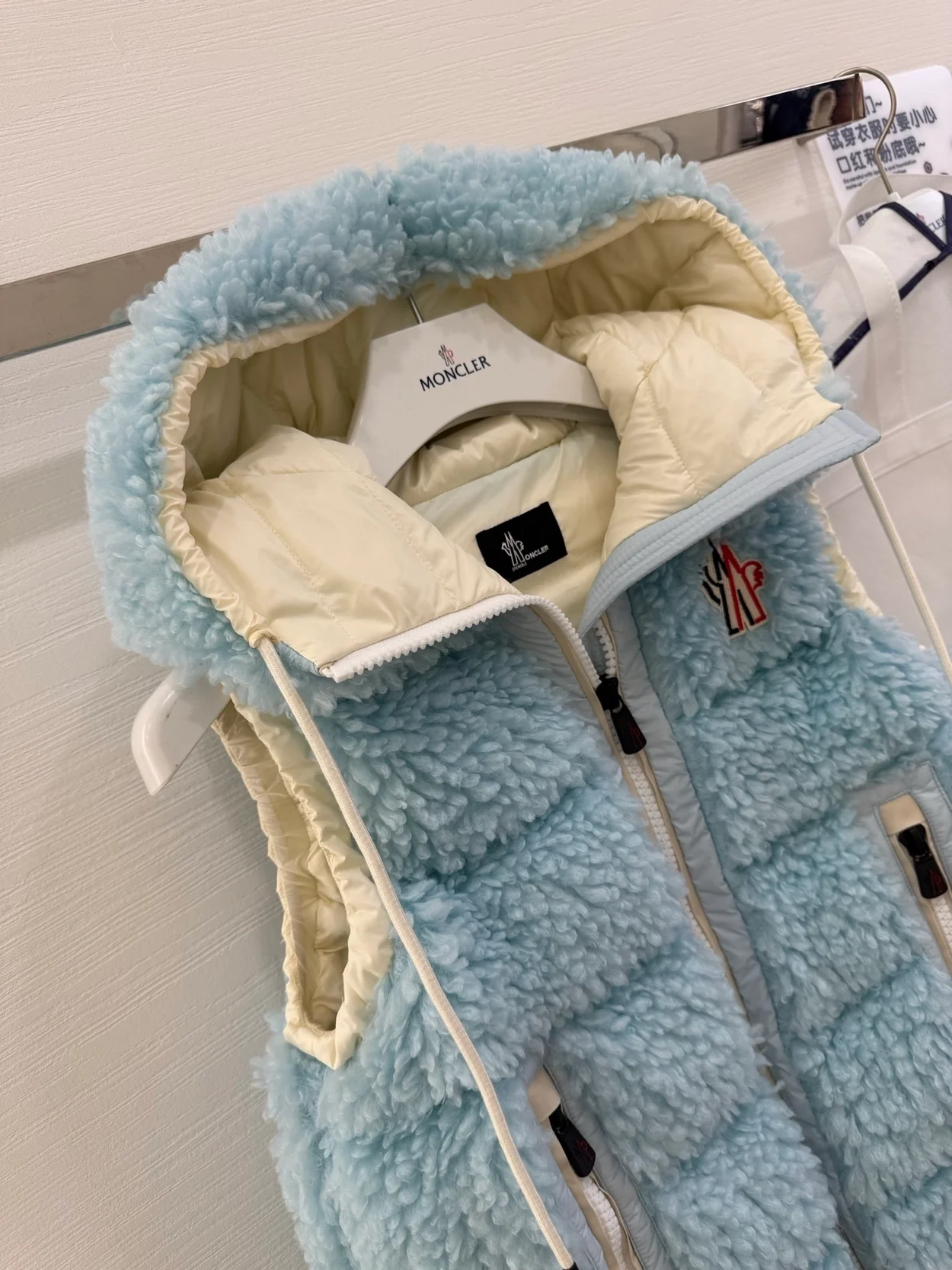 몽클레어 테디 패디드 조끼 블루