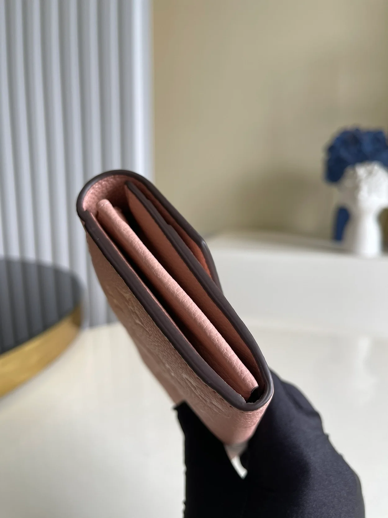 루이비통 사라 월릿 M64082