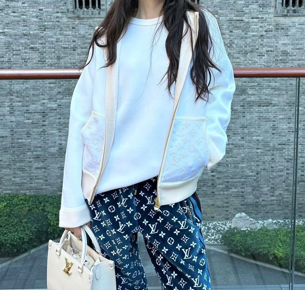 루이비통 모노그램 포켓 후디 1AC0RH