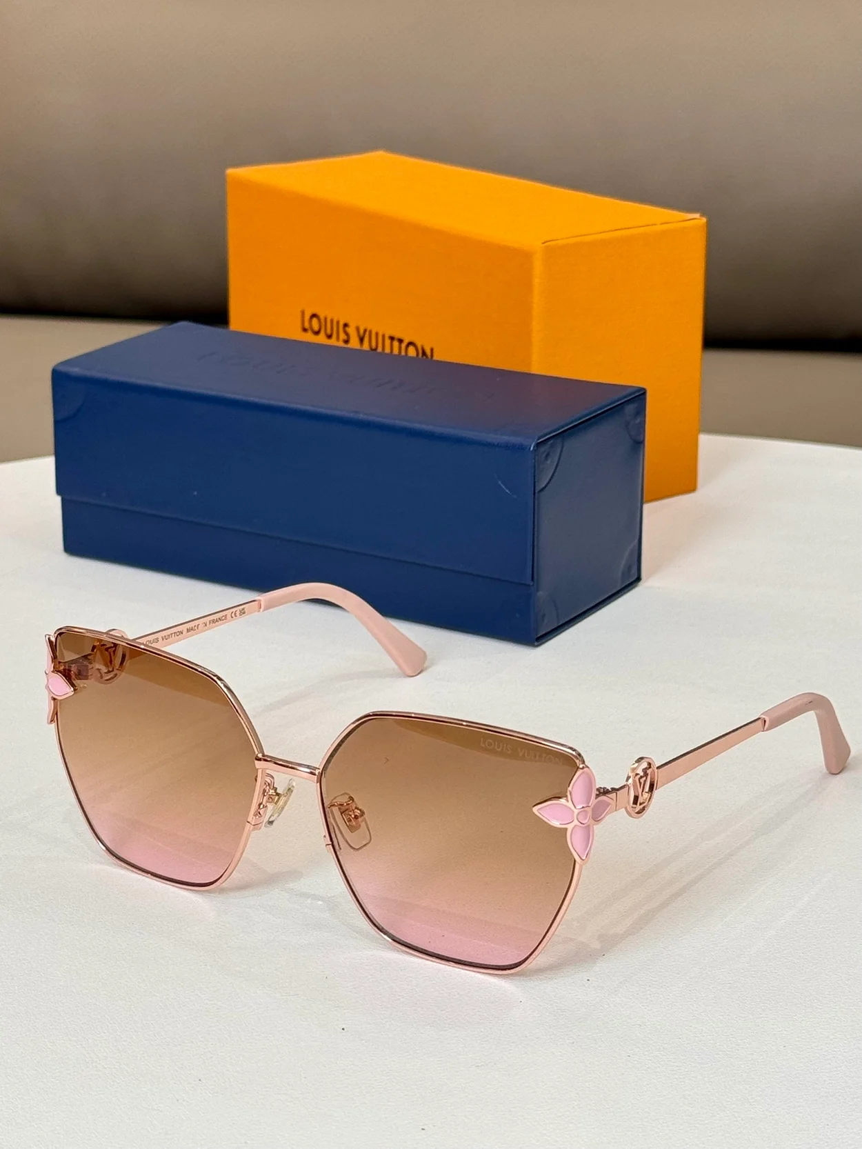 루이비통 Petal Cat Eye Sunglasses (6color)