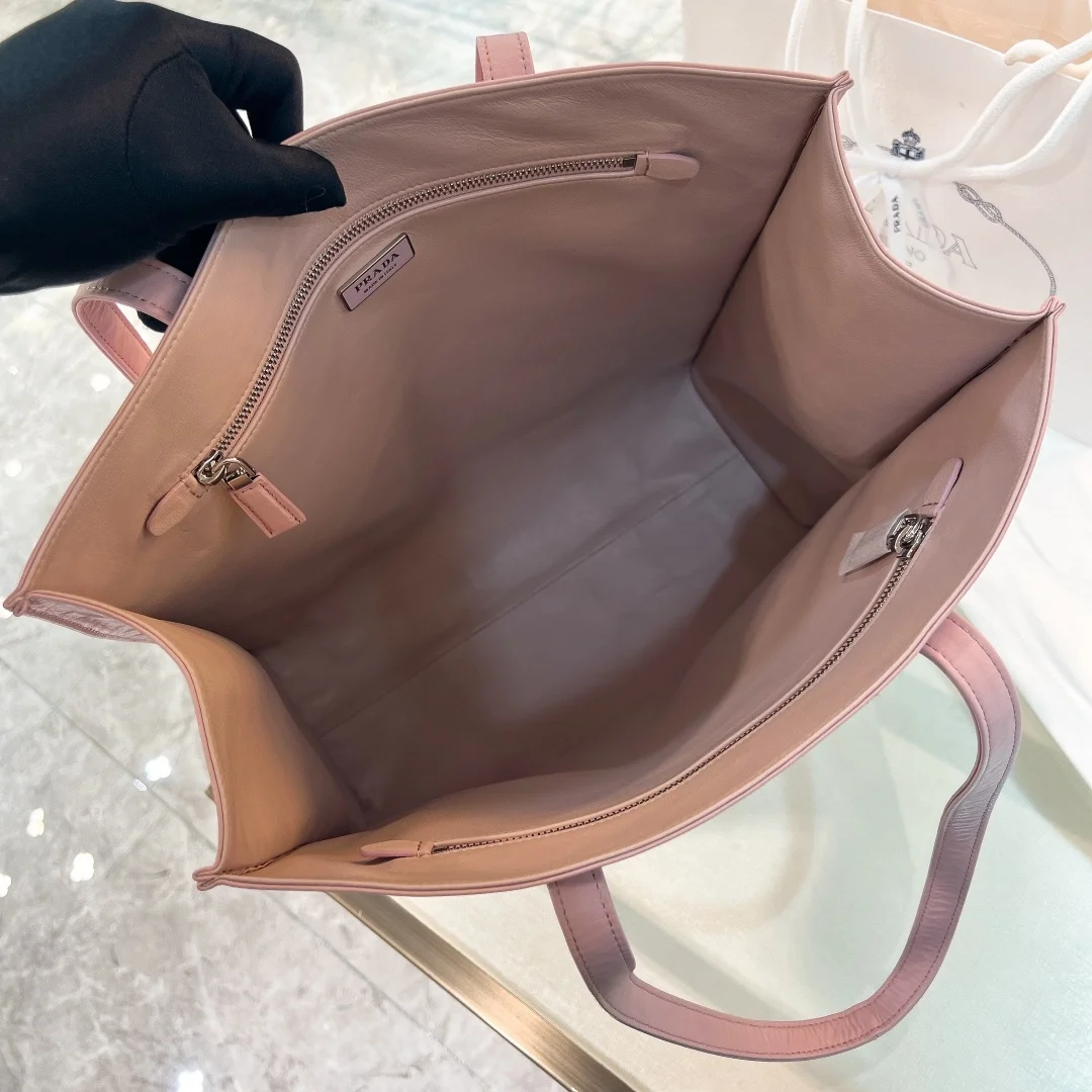 프라다 미디엄 엔틱 나파 레더 핑크