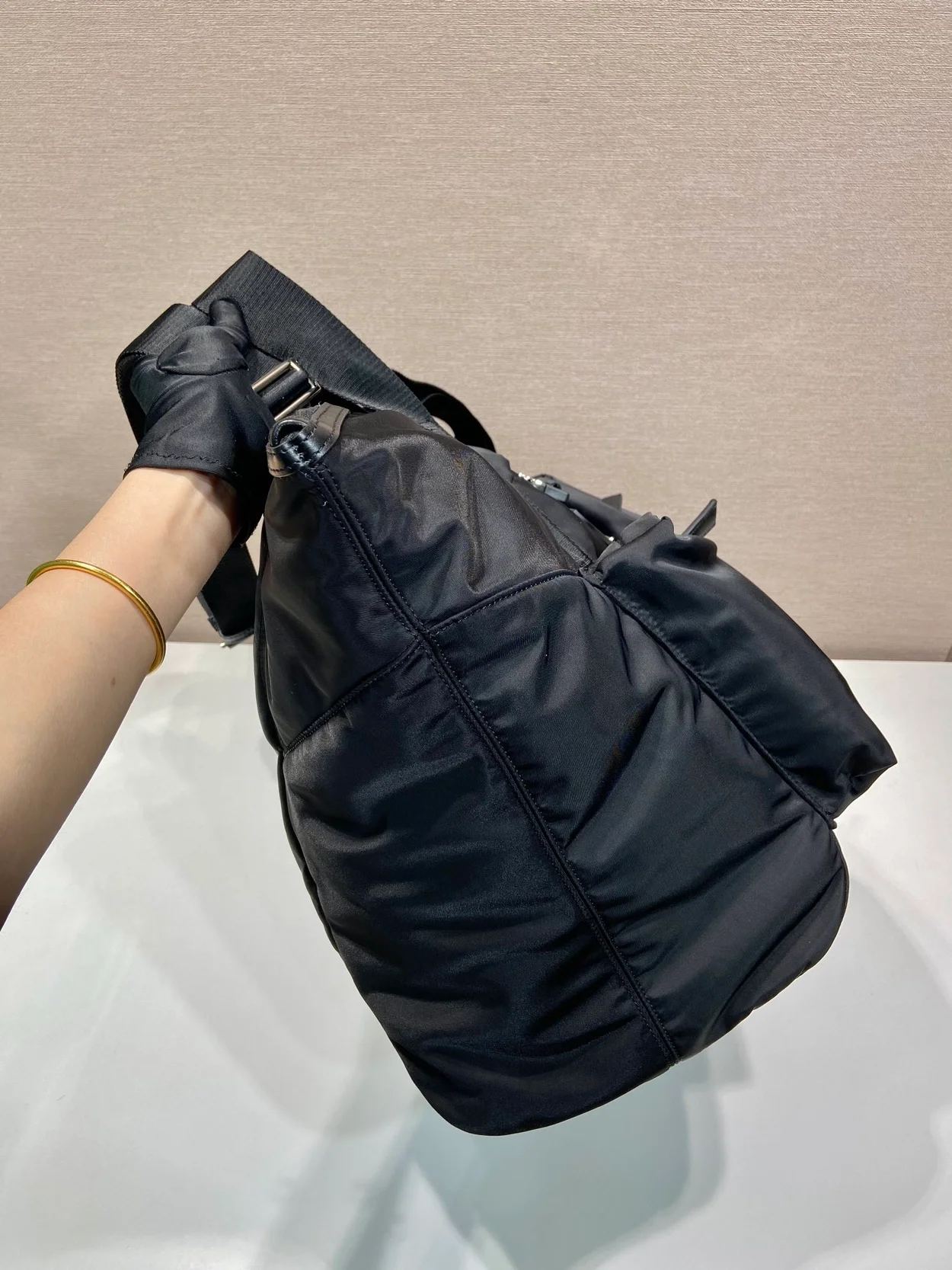 프라다 리나일론 가죽 트래블백