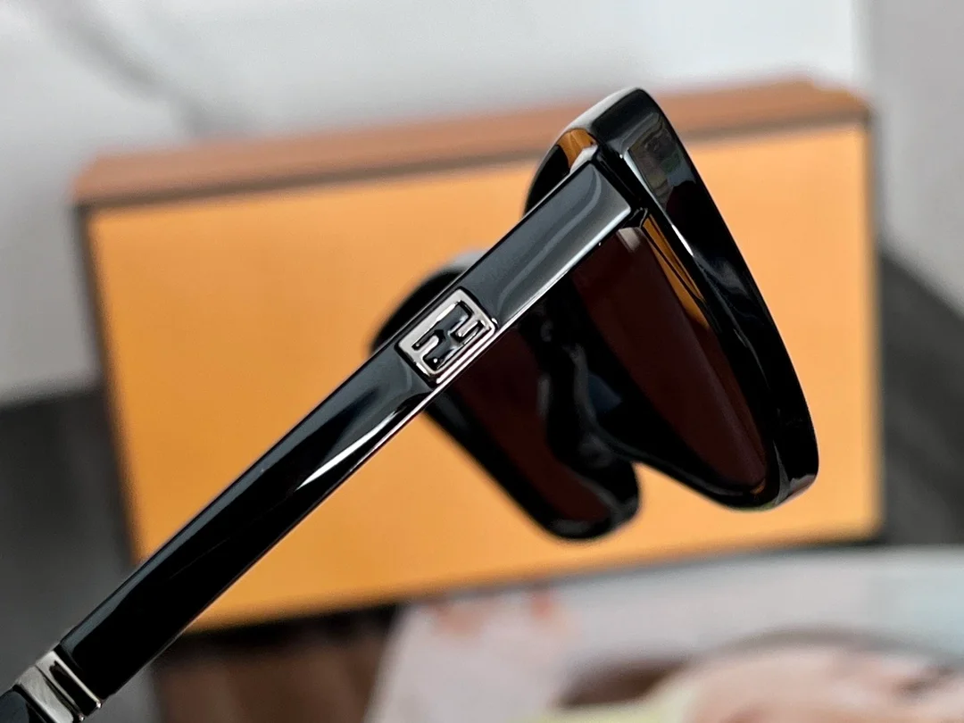 펜디 CATEYE FRAME