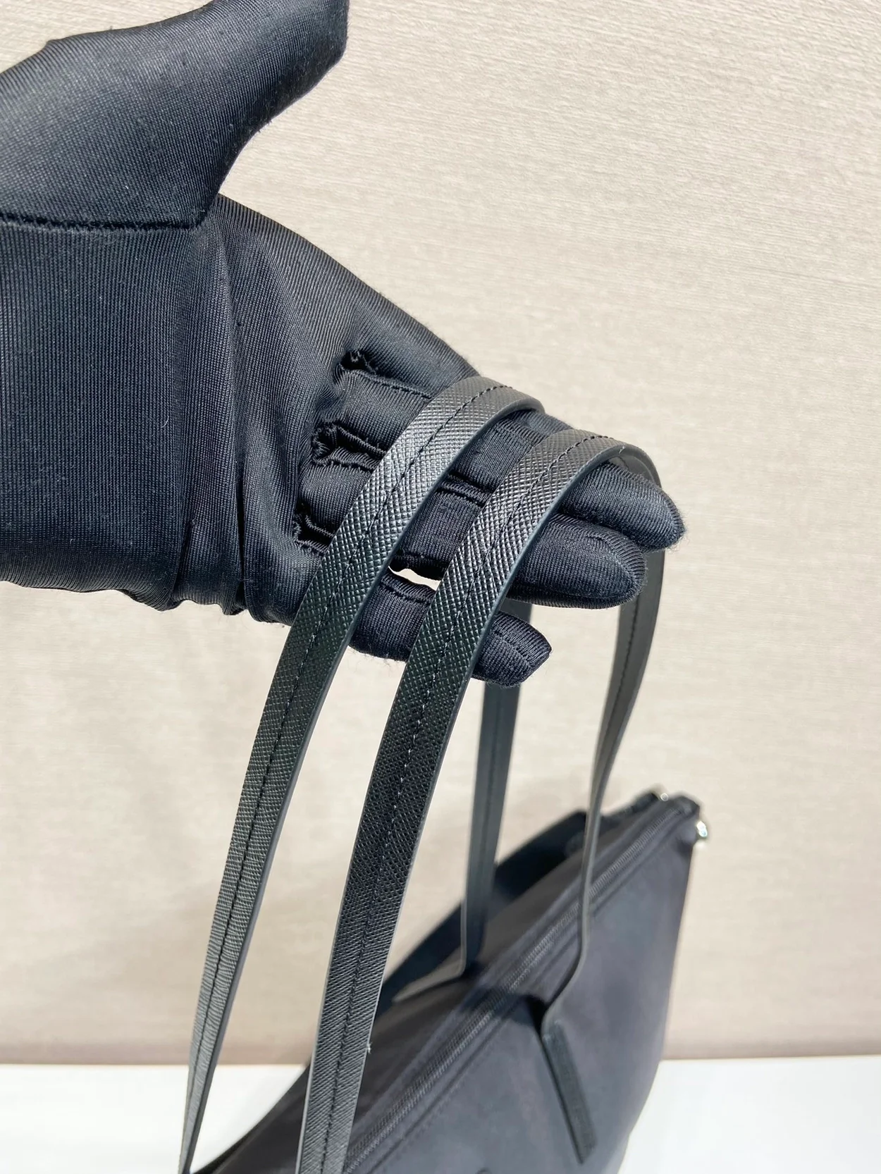 프라다 포코노 토트 숄더백 블랙