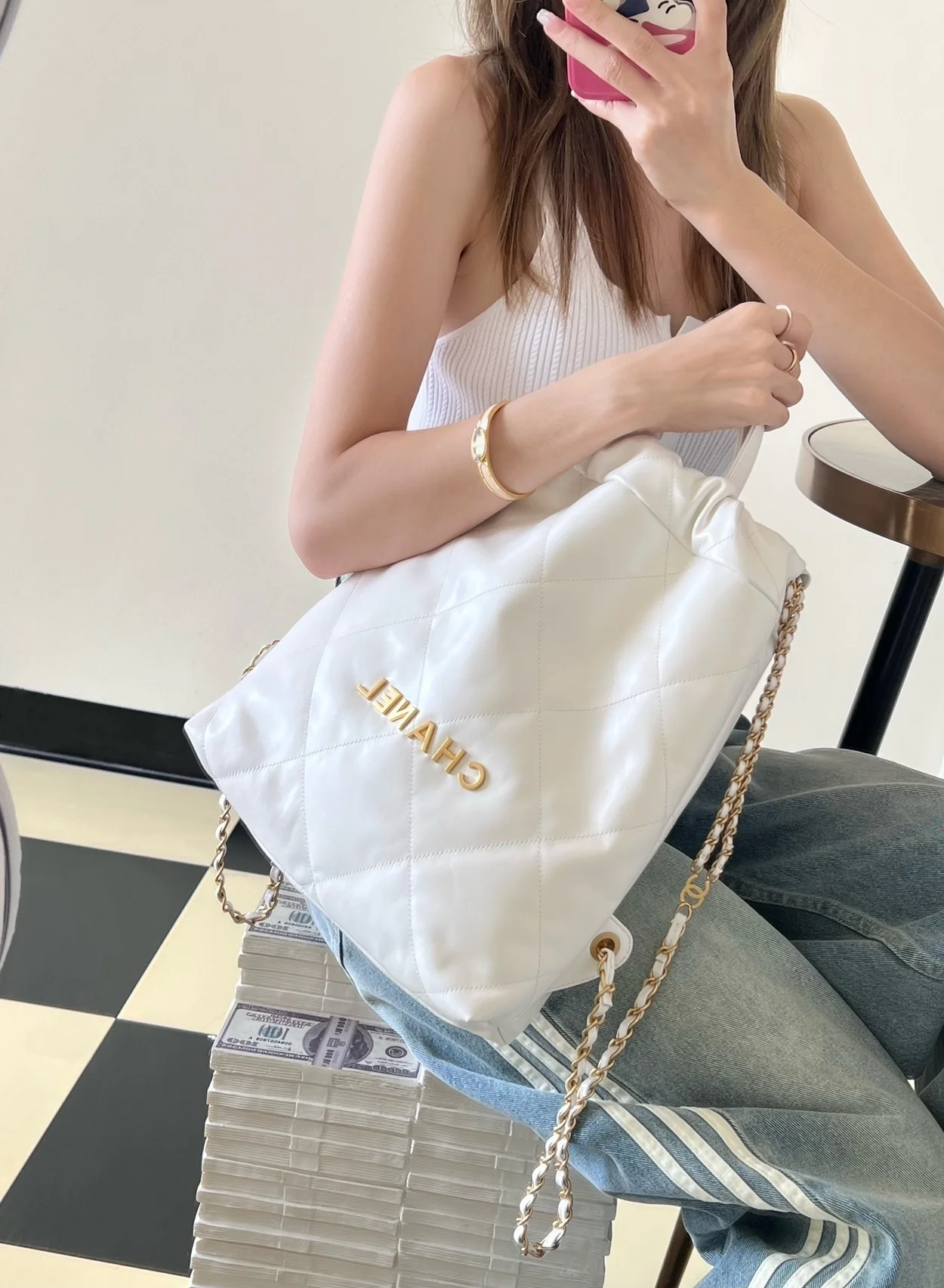 샤넬 23P 22백팩 스몰 화이트 금장 AS3859