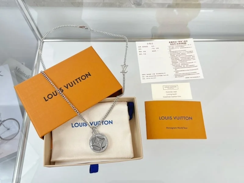 루이비통 LV 트위스티드 플라워 펜던트 목걸이