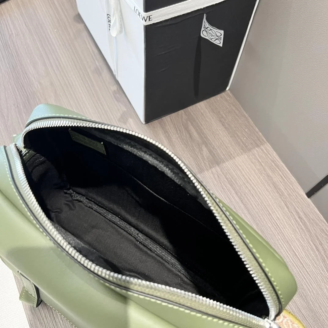 로에베 자카드 XS 밀리터리 메신저 백 카키