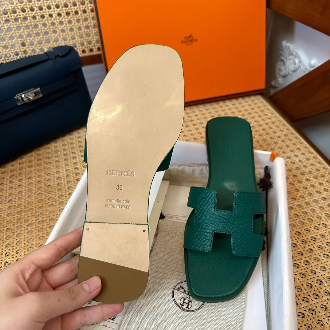 에르메스 오란 샌들 앱송 & 베르 에메랄드