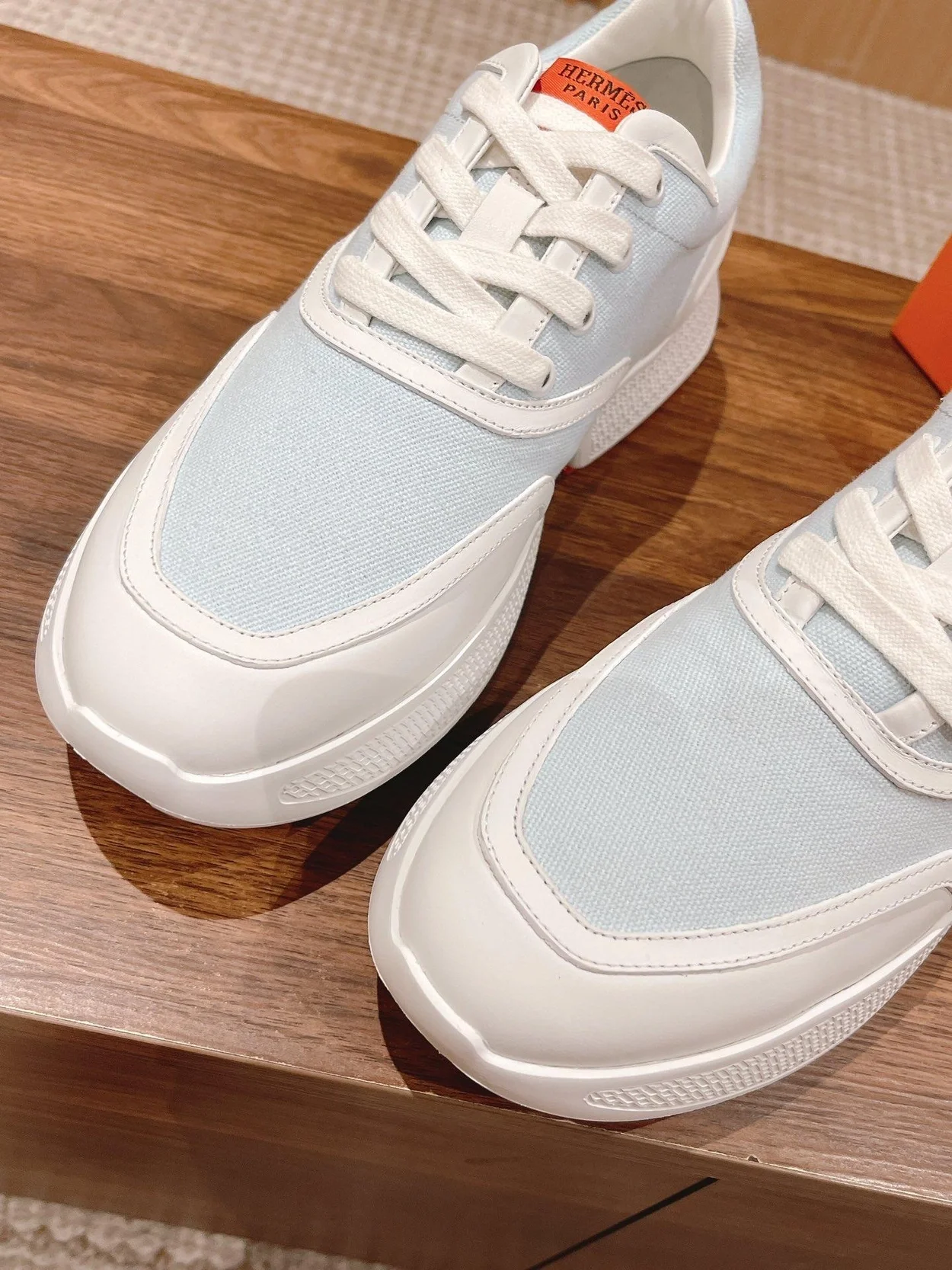 에르메스 기가 스카이 스니커즈