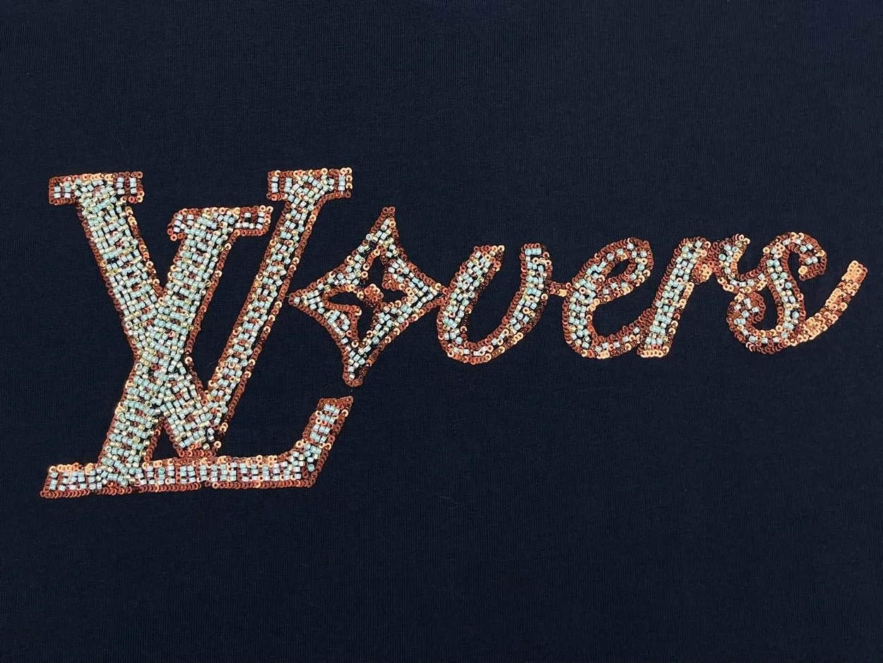 루이비통 LV 러버스 엠벨리시드 쇼트 슬리브드 티셔츠