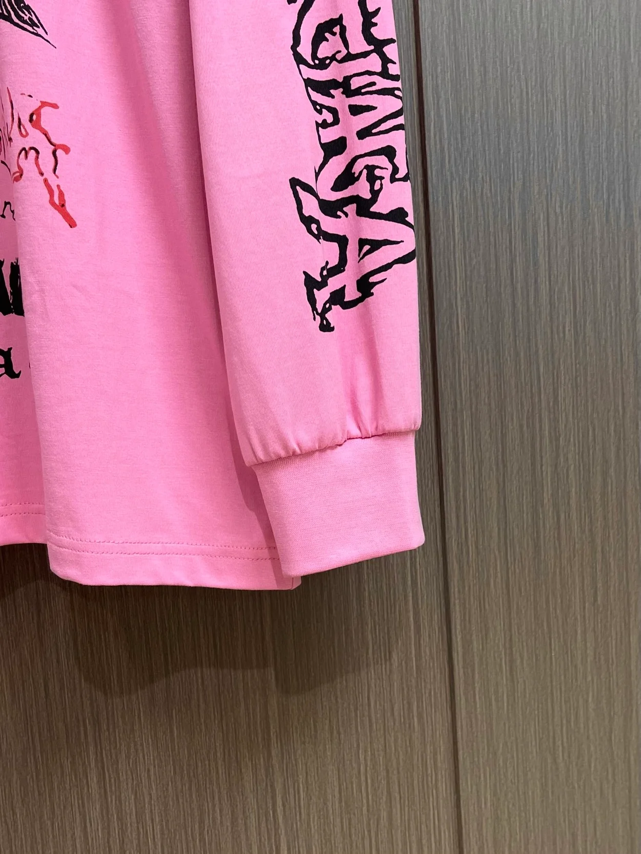 발렌시아가 DIY 메탈 롱 슬리브 미디엄 핏 티셔츠