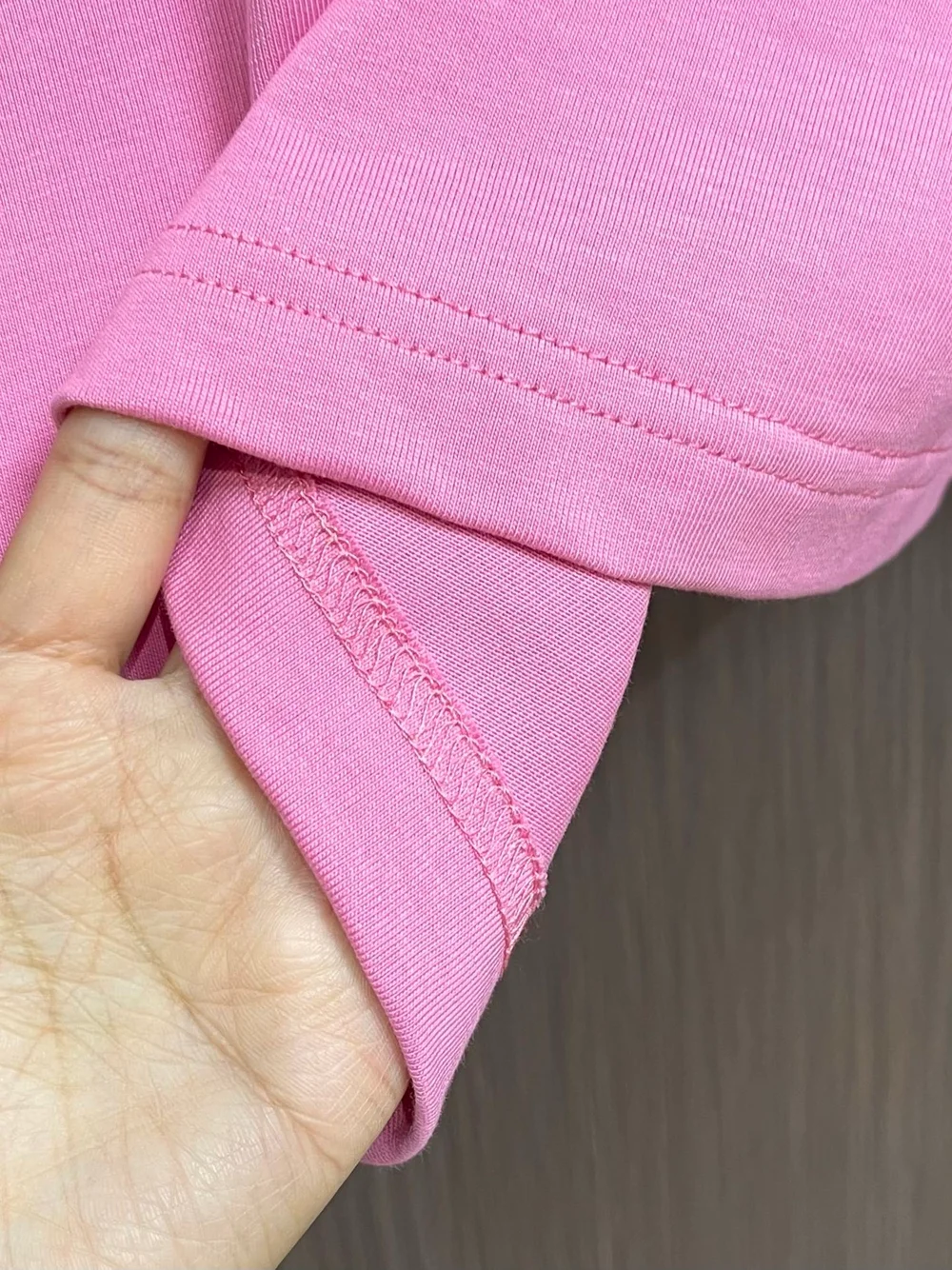 발렌시아가 DIY 메탈 롱 슬리브 미디엄 핏 티셔츠