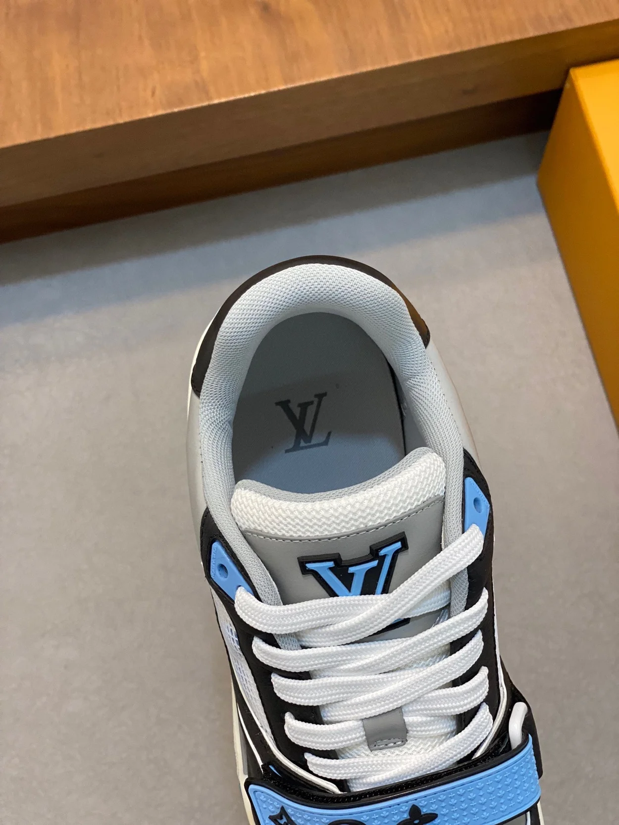 루이비통 LV 트레이너 스니커즈 블루