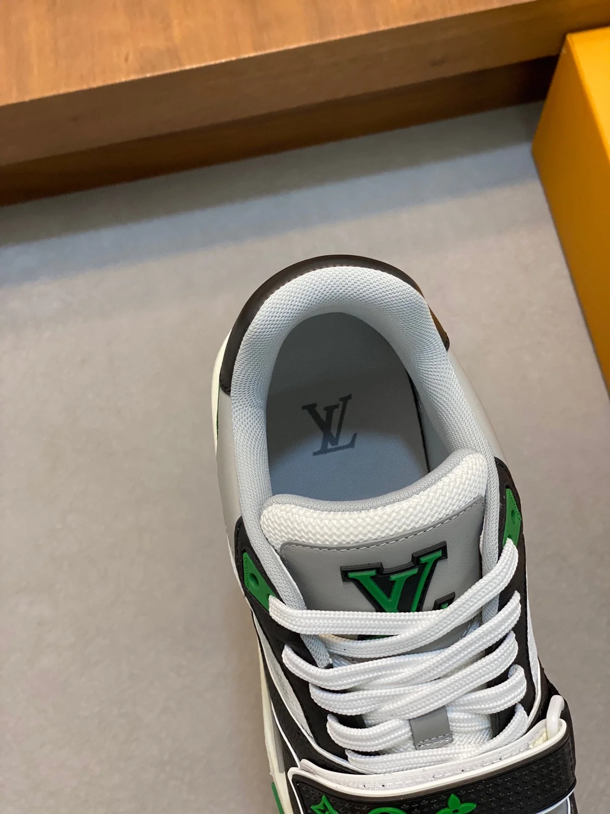 루이비통 LV 트레이너 스니커즈 그린