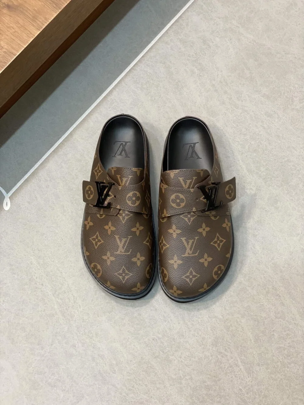 루이비통 LV 이지 뮬