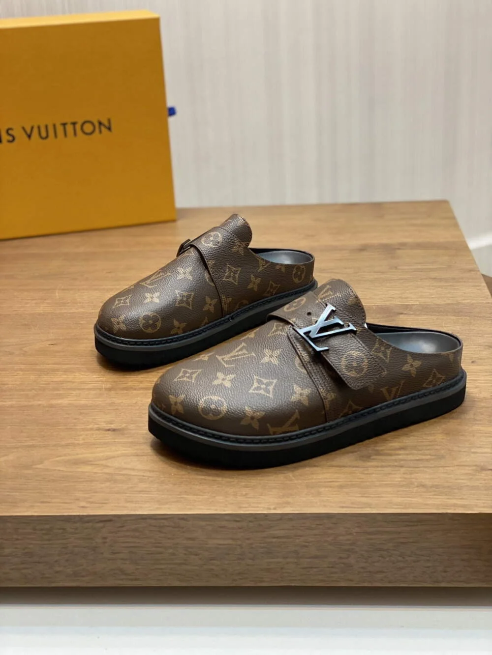 루이비통 LV 이지 뮬