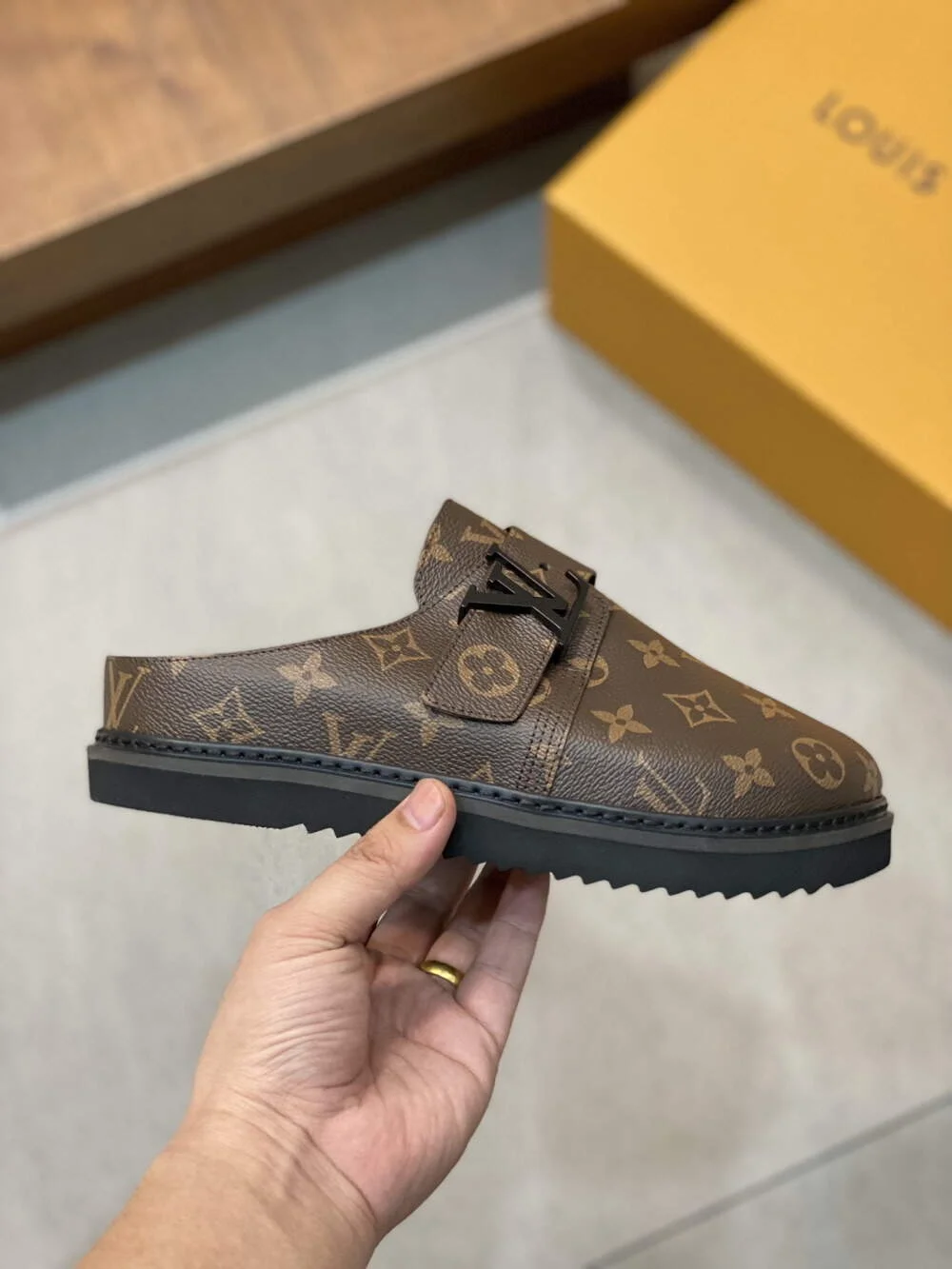 루이비통 LV 이지 뮬