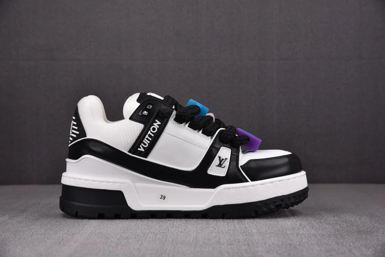 루이비통 LV 트레이너 맥시 스니커즈 블랙