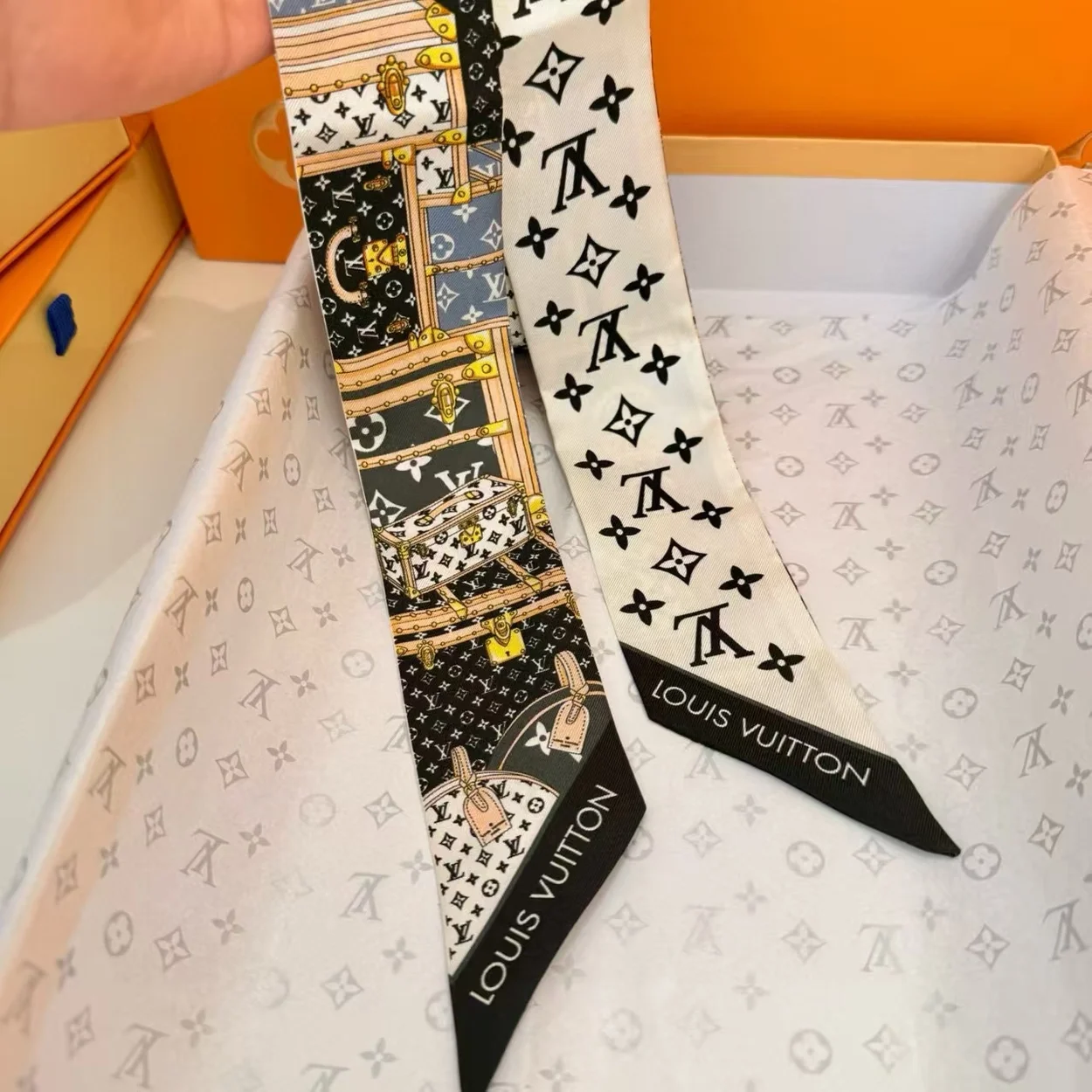 루이비통 블랙 렛츠고 BB 방도 스카프 M76442