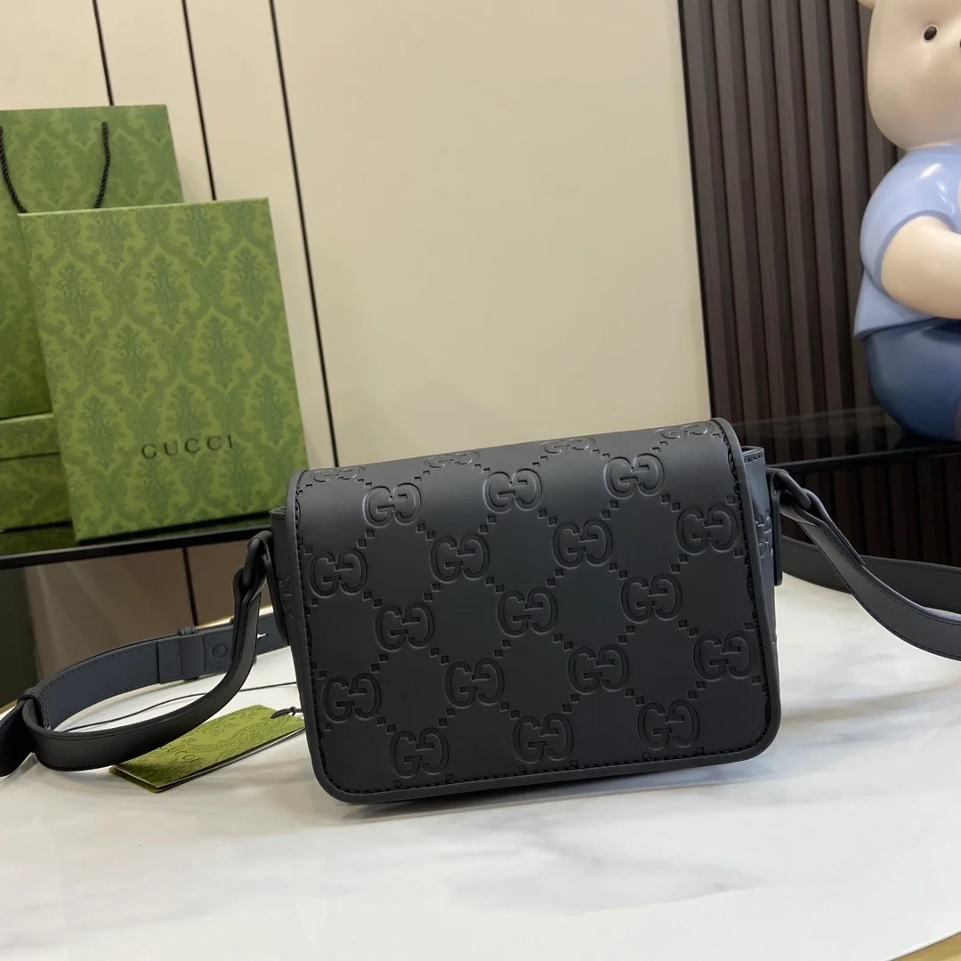 구찌 GG 러버 효과 슈퍼 미니백