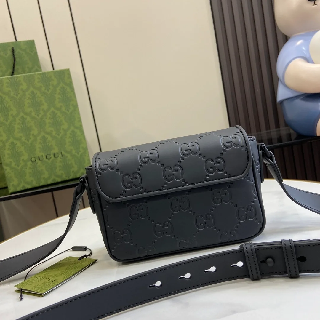 구찌 GG 러버 효과 슈퍼 미니백