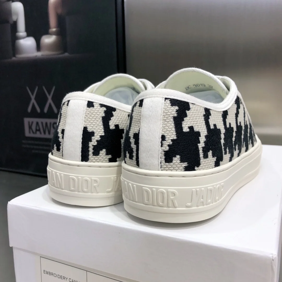 디올 Walk'n'Dior 스니커즈 블랙 화이트 하운드투스 자수