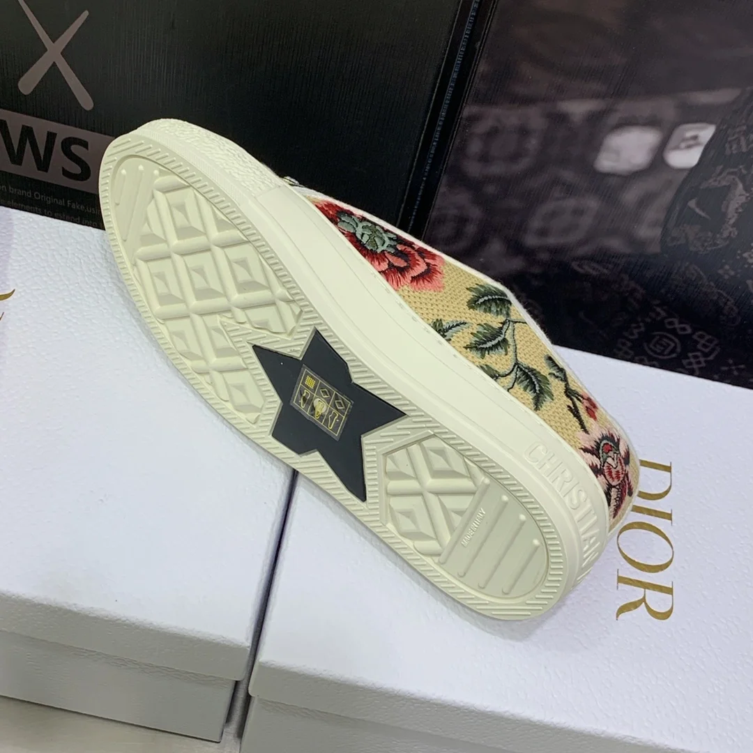 디올 Walk'n'Dior 스니커즈 베이지 라피아 자수