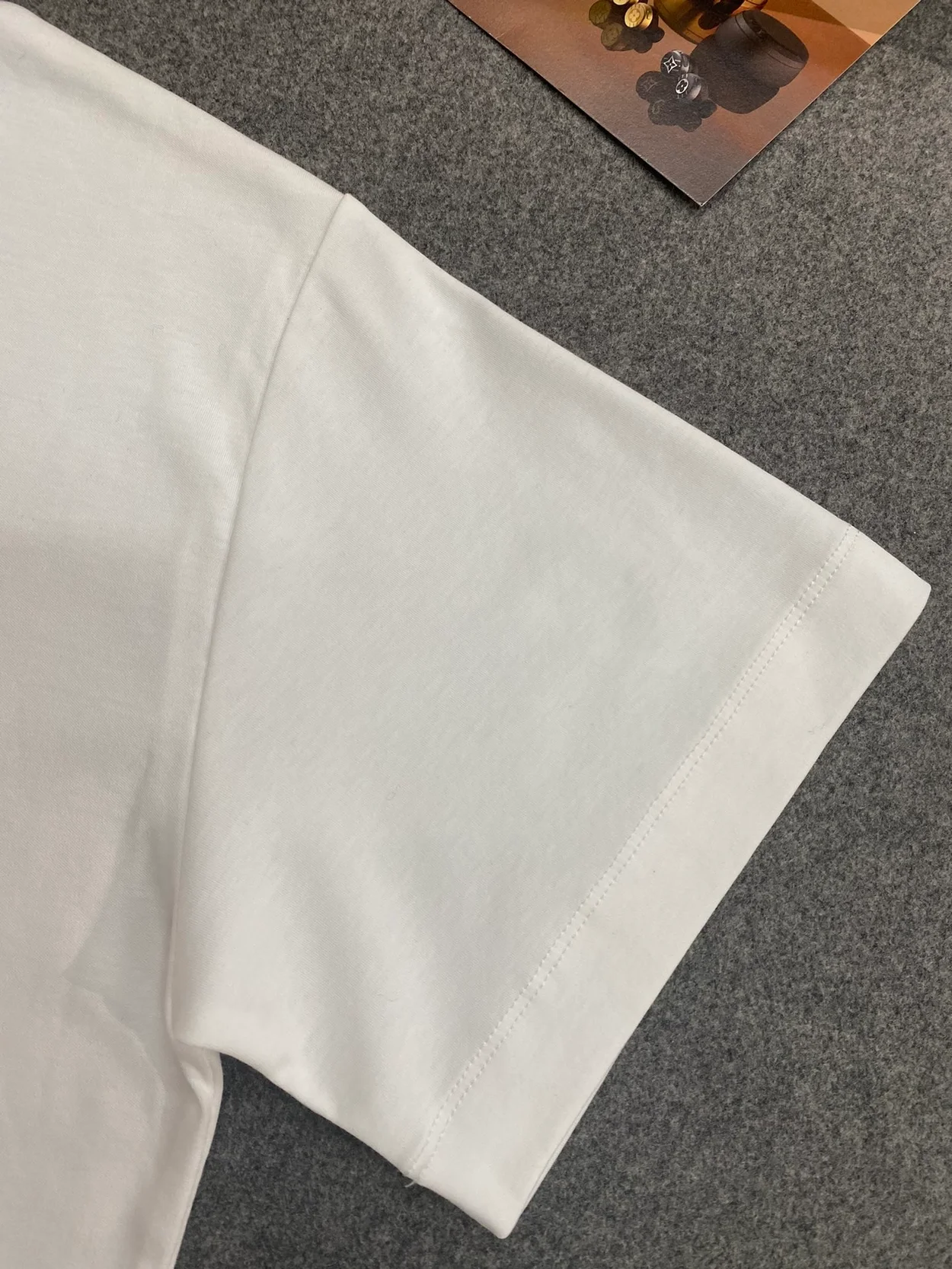 루이비통 LV 하트 패치 티셔츠 1AFZWB