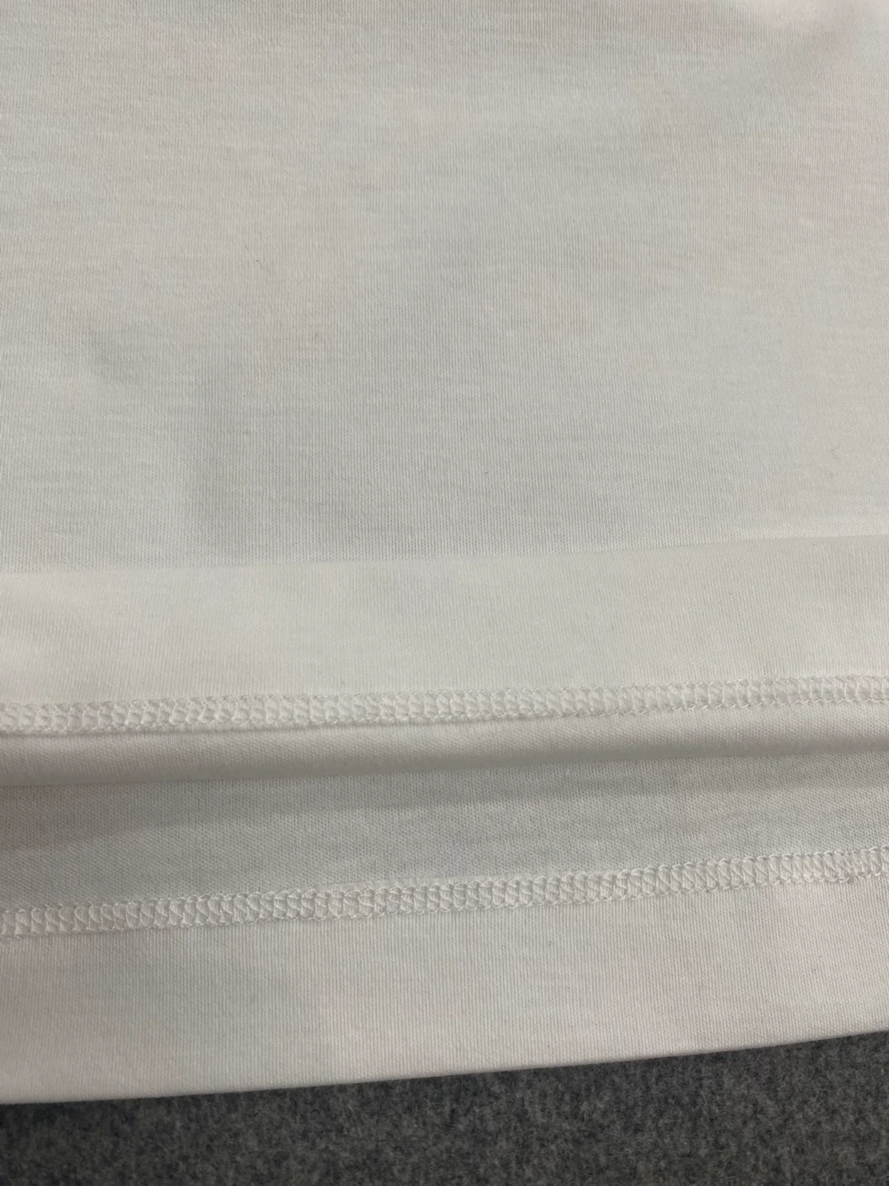루이비통 LV 하트 패치 티셔츠 1AFZWB
