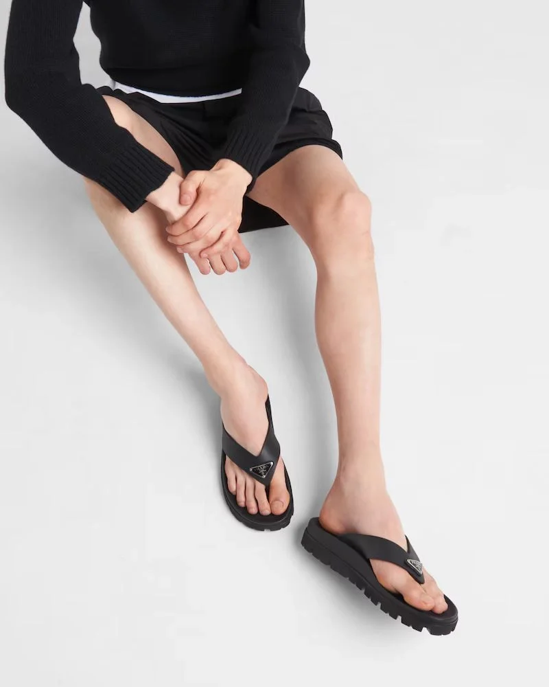 프라다 러버 끈 샌들 블랙