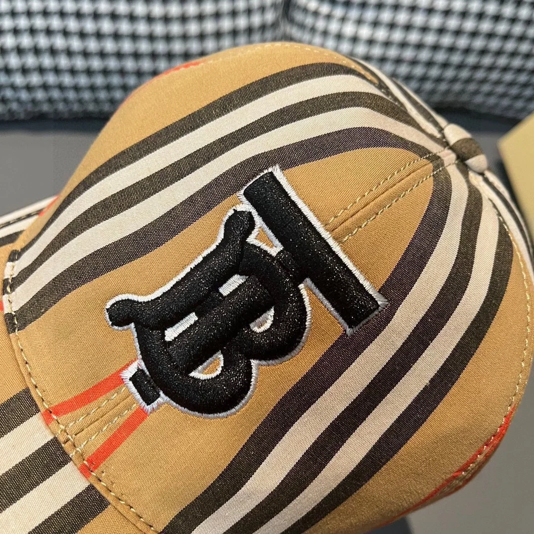 버버리 모노그램 모티브
