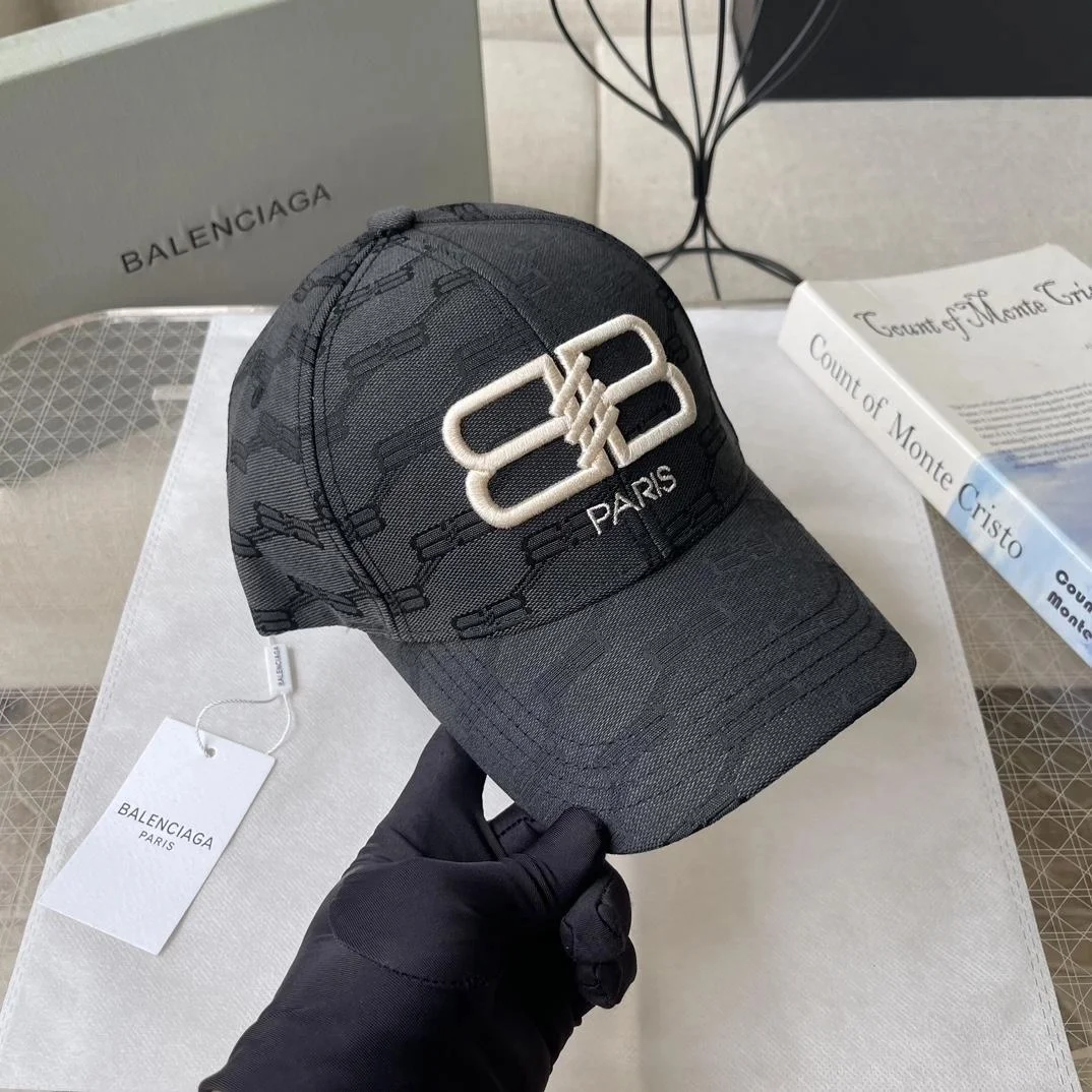 발렌시아가 BB 모노그램 블랙 베이스볼 캡