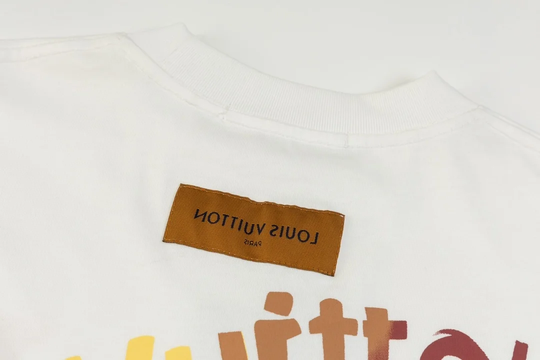 루이비통 그라데이션 멀티컬러 프린트 티셔츠 화이트