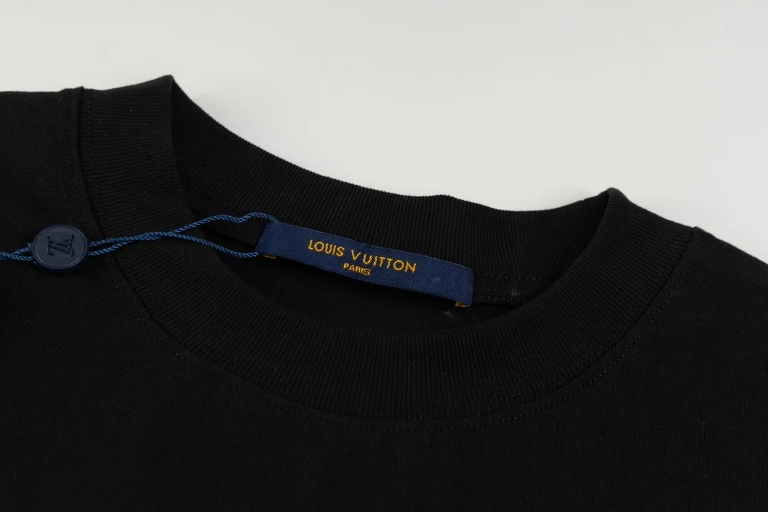 루이비통 LV 프린트 반소매 티셔츠 블랙