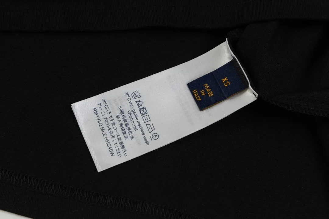 루이비통 LV 프린트 반소매 티셔츠 블랙