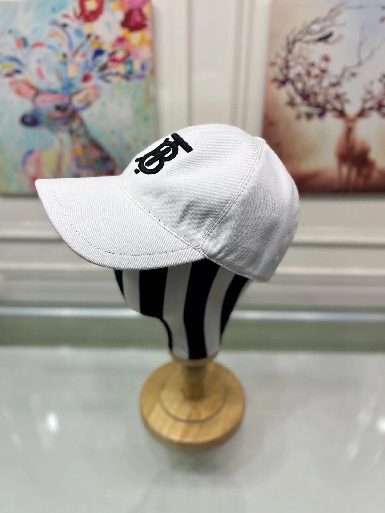 버버리 TB 자수 로고 화이트 코튼 베이스볼 캡