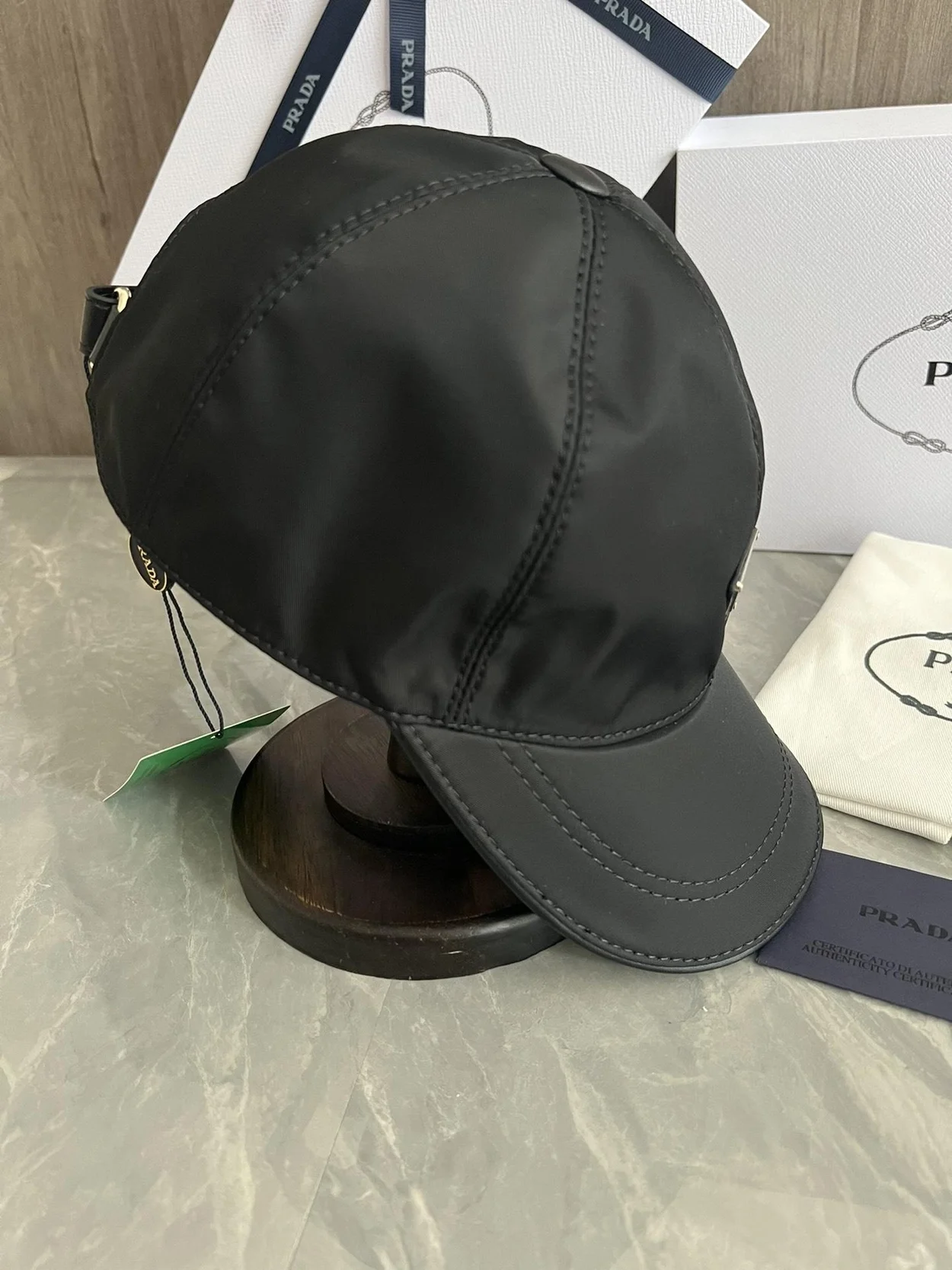 프라다 로고 플래그 블랙 베이스볼 캡
