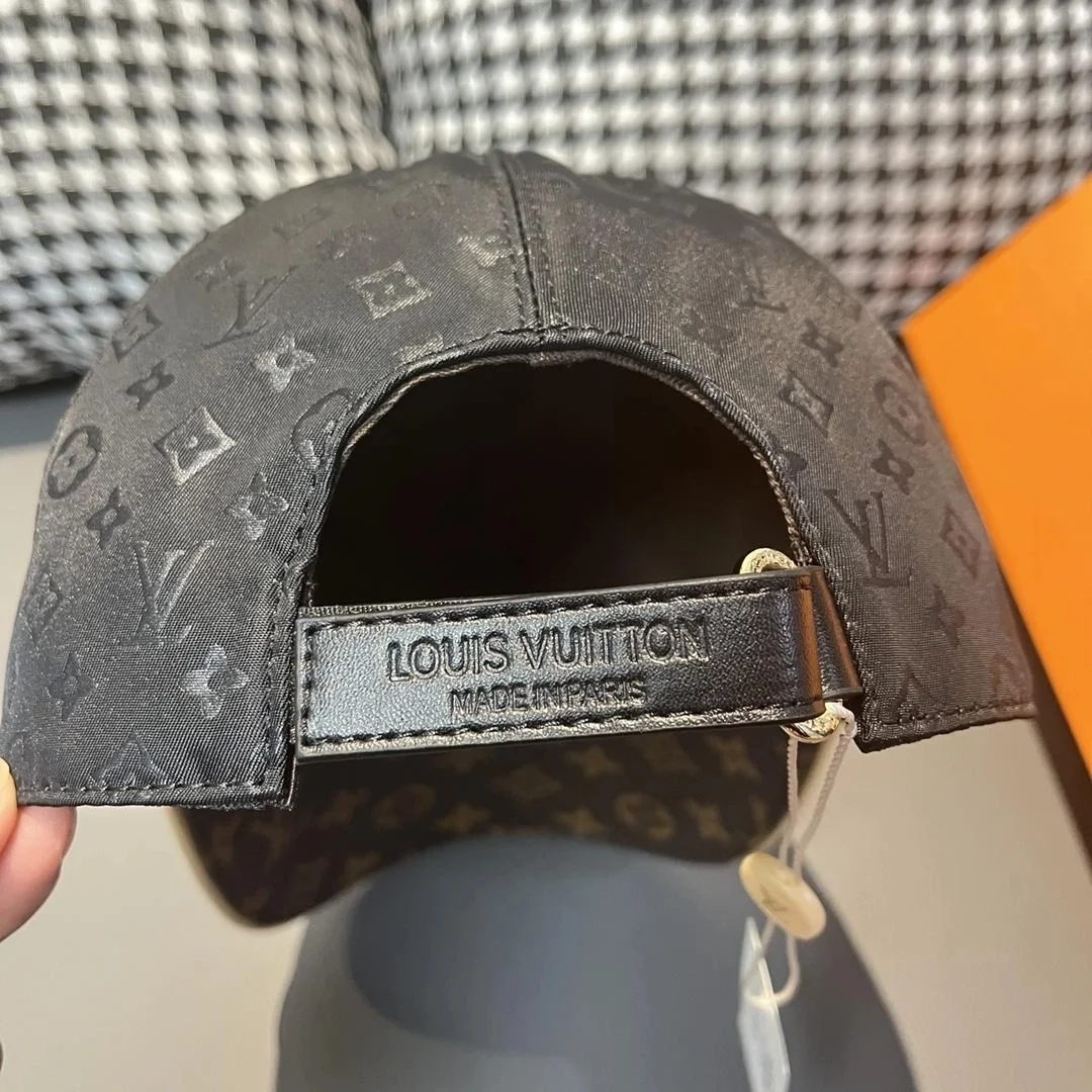 루이비통 LV 로고 자수 블랙 베이스볼 캡