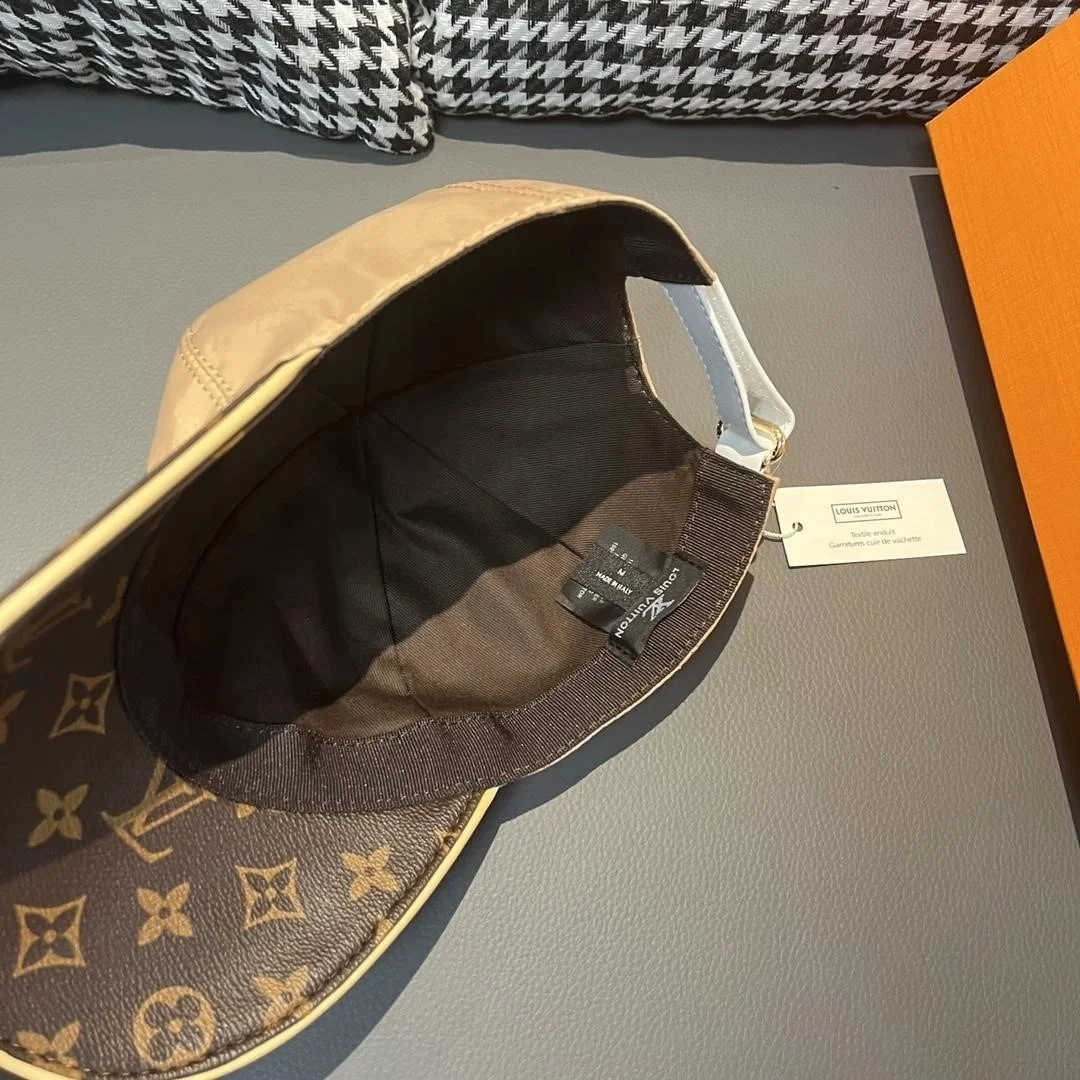 루이비통 LV 로고 자수 베이지 베이스볼 캡
