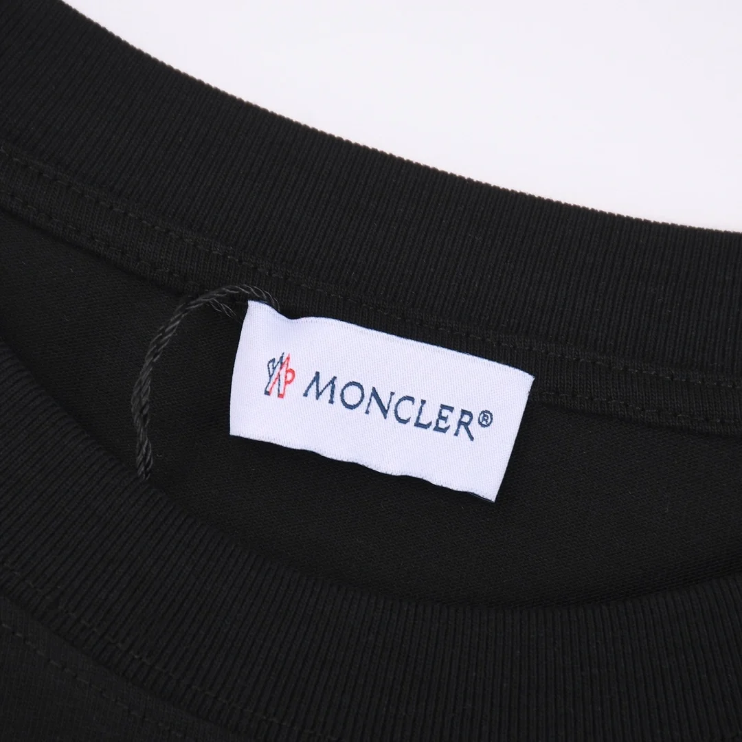 몽클레어 하트 로고 블랙 티셔츠