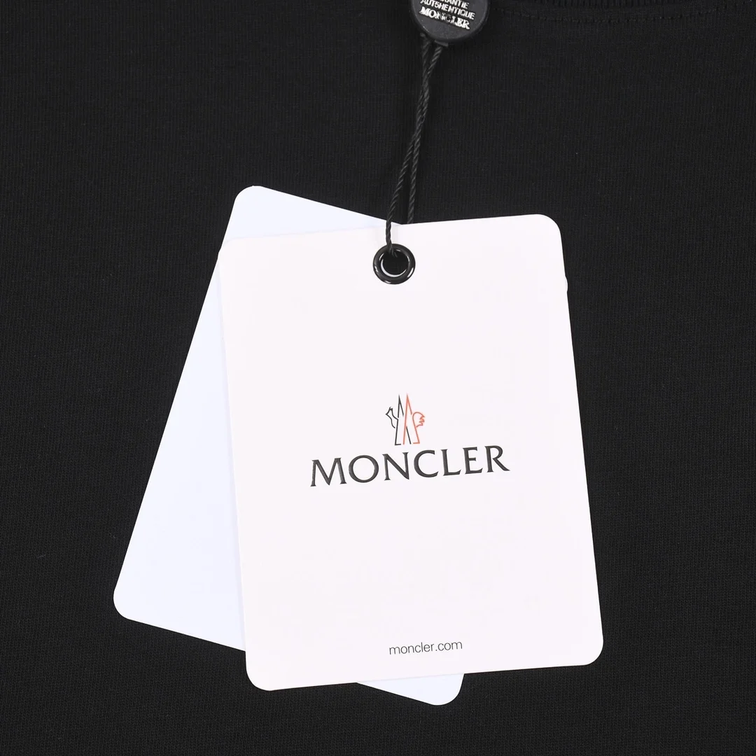 몽클레어 하트 로고 블랙 티셔츠