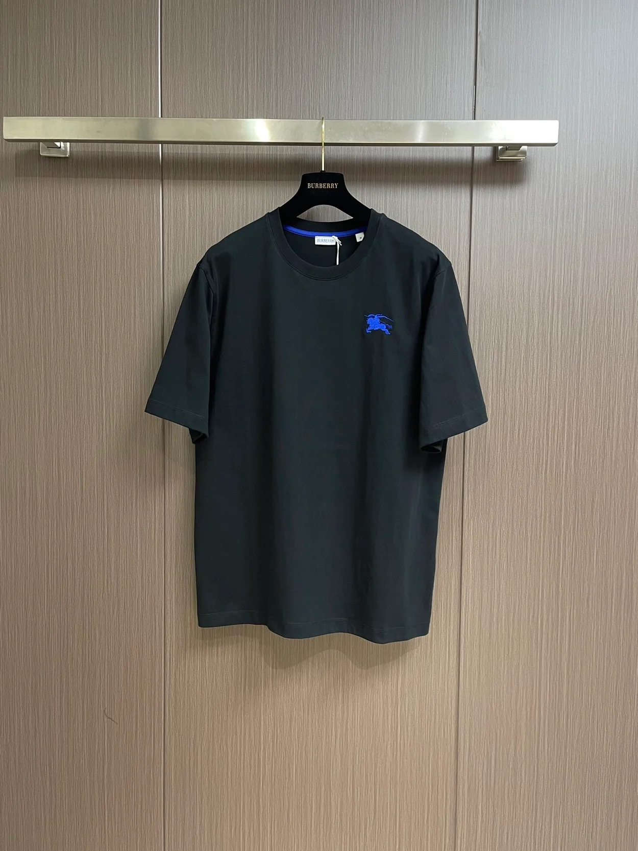 버버리 EKD 블루 자수 코튼 티셔츠 블랙
