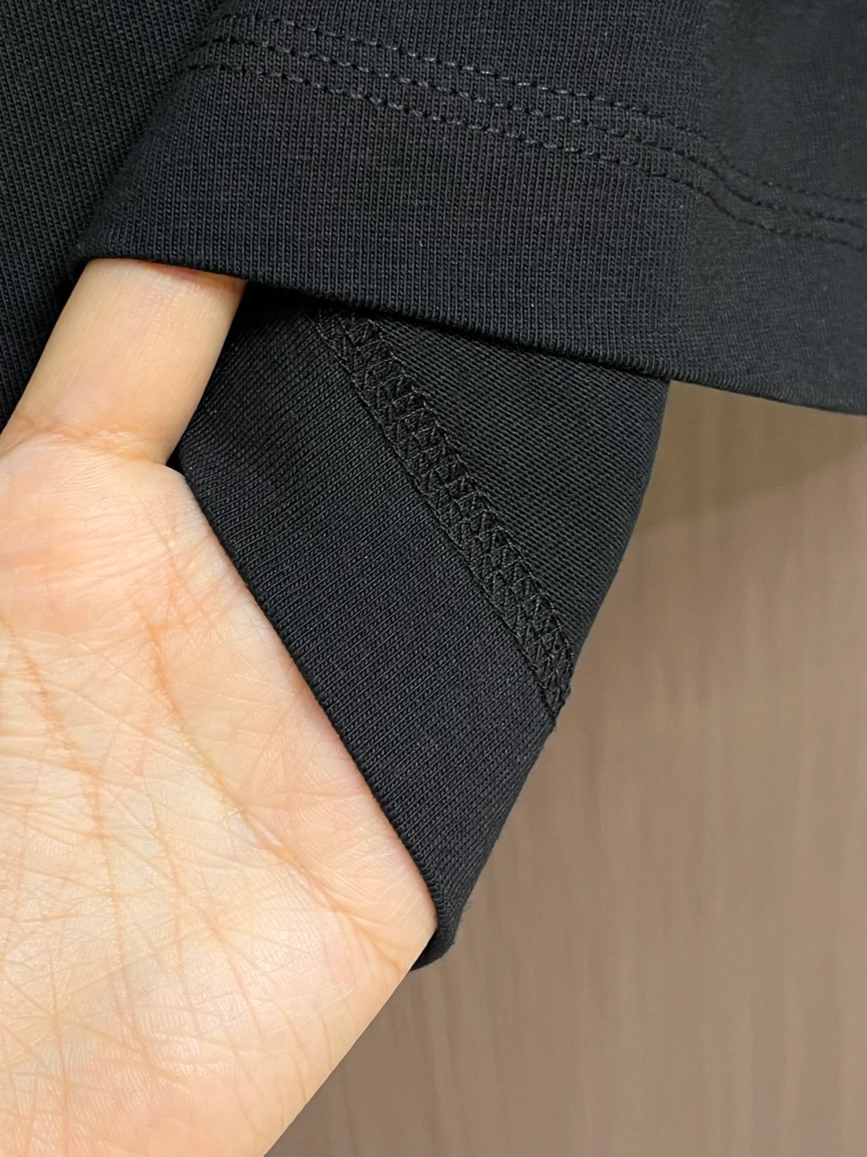 버버리 EKD 블루 자수 코튼 티셔츠 블랙