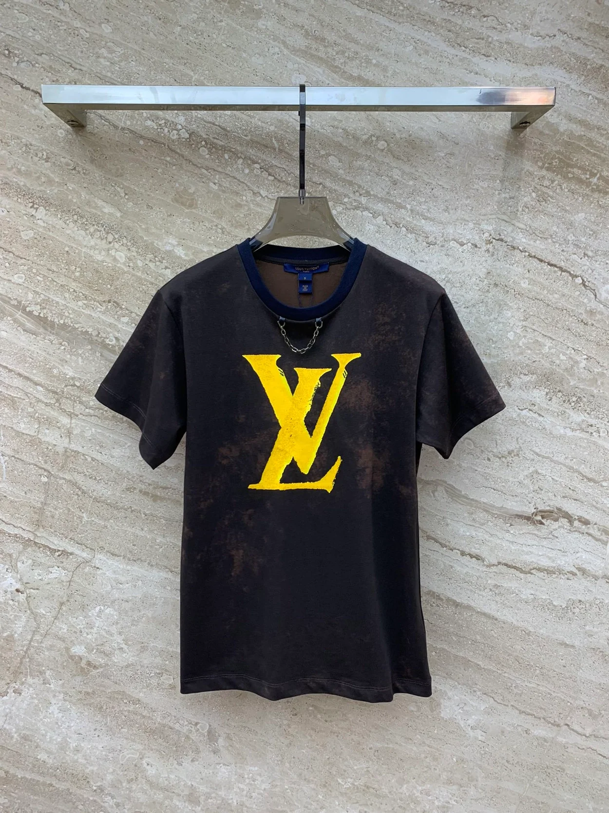 루이비통 그래픽 LV 프린트 티셔츠