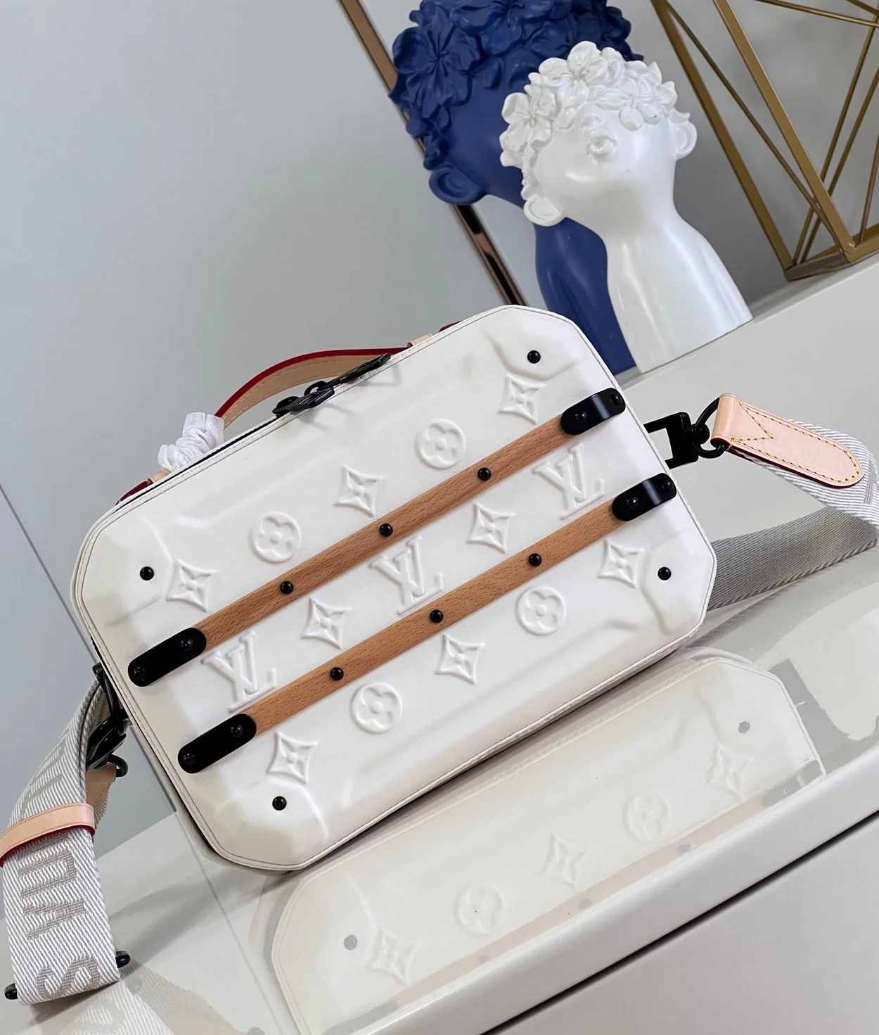 루이비통 퓨처 트렁크 M21950