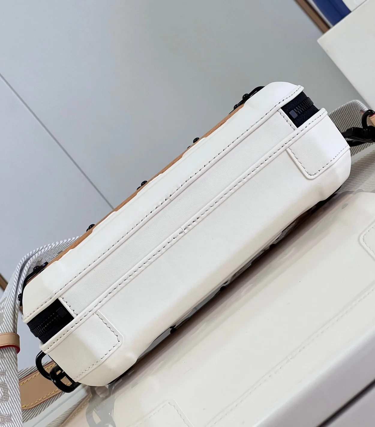 루이비통 퓨처 트렁크 M21950