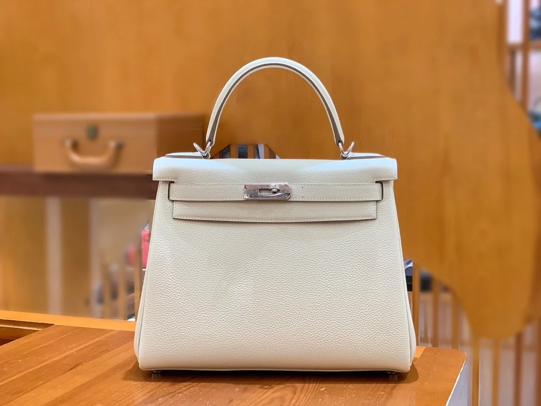 에르메스 켈리 28 르투르네 밀크 쉐이크 실버 하드웨어 (100% HAND MADE)