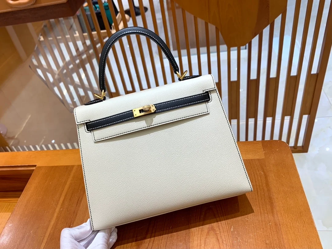 에르메스 켈리 25 셀리에 밀크쉐이크 화이트 블랙 골드 하드웨어 (100% HAND MADE)
