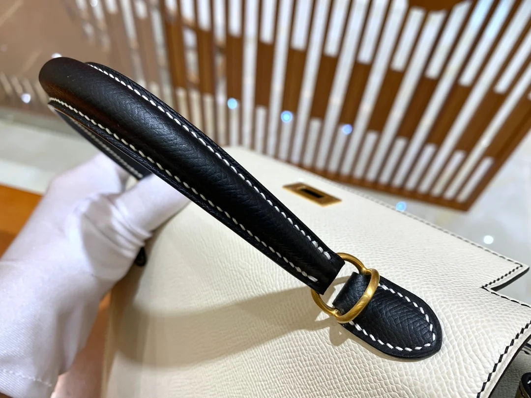 에르메스 켈리 25 셀리에 밀크쉐이크 화이트 블랙 골드 하드웨어 (100% HAND MADE)