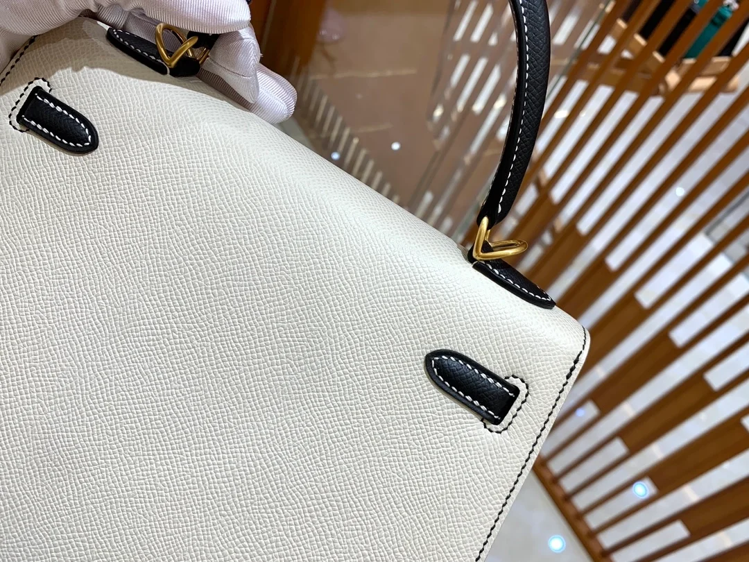 에르메스 켈리 25 셀리에 밀크쉐이크 화이트 블랙 골드 하드웨어 (100% HAND MADE)